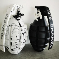 Grenade blanc tâche de peinture