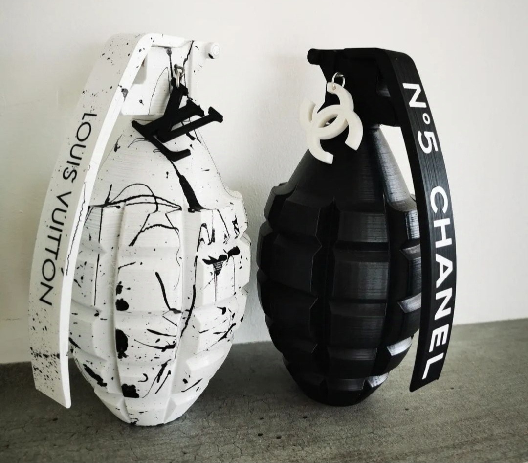 Grenade blanc tâche de peinture