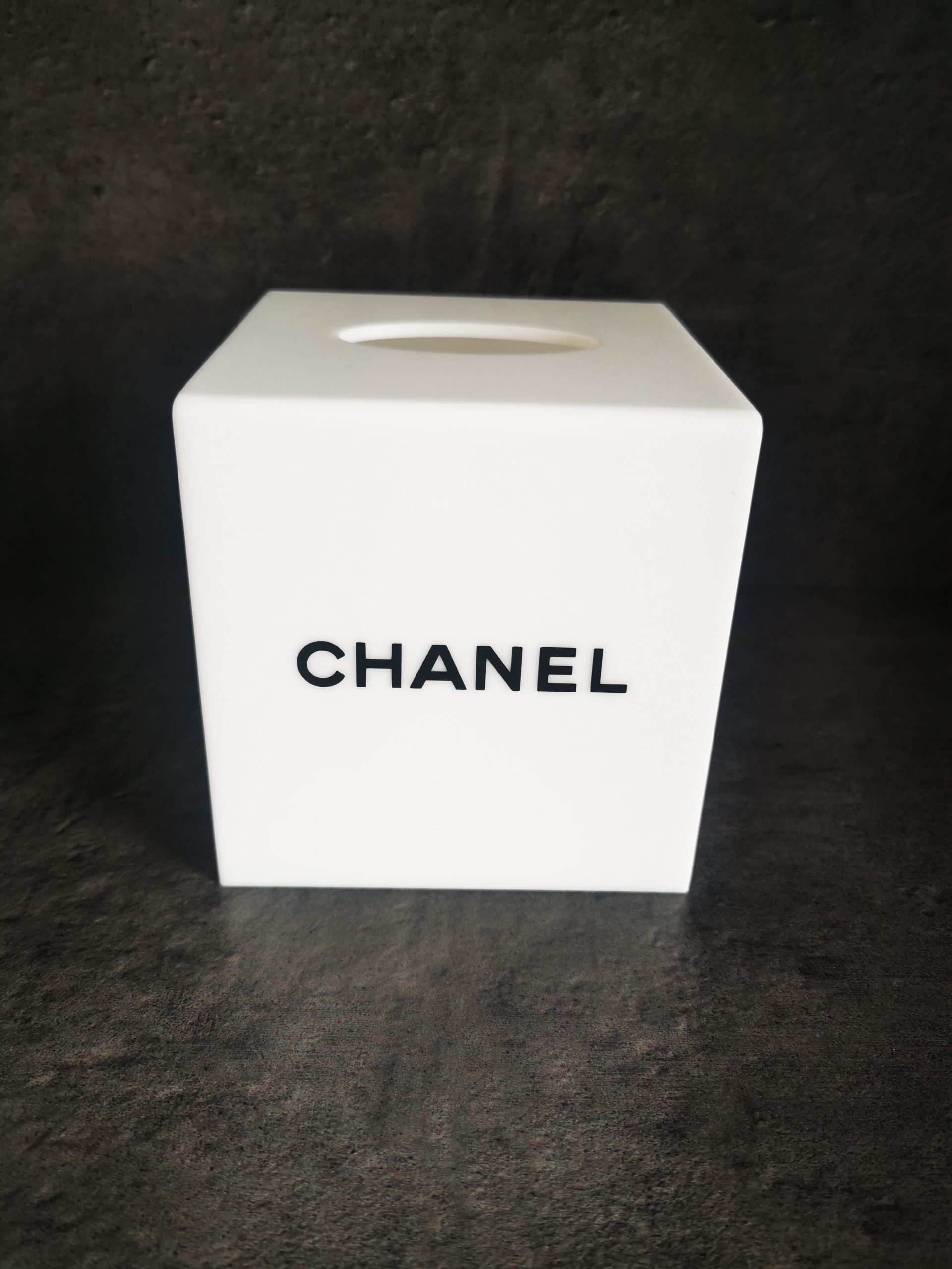Boîte mouchoirs cube blanche – Image 3