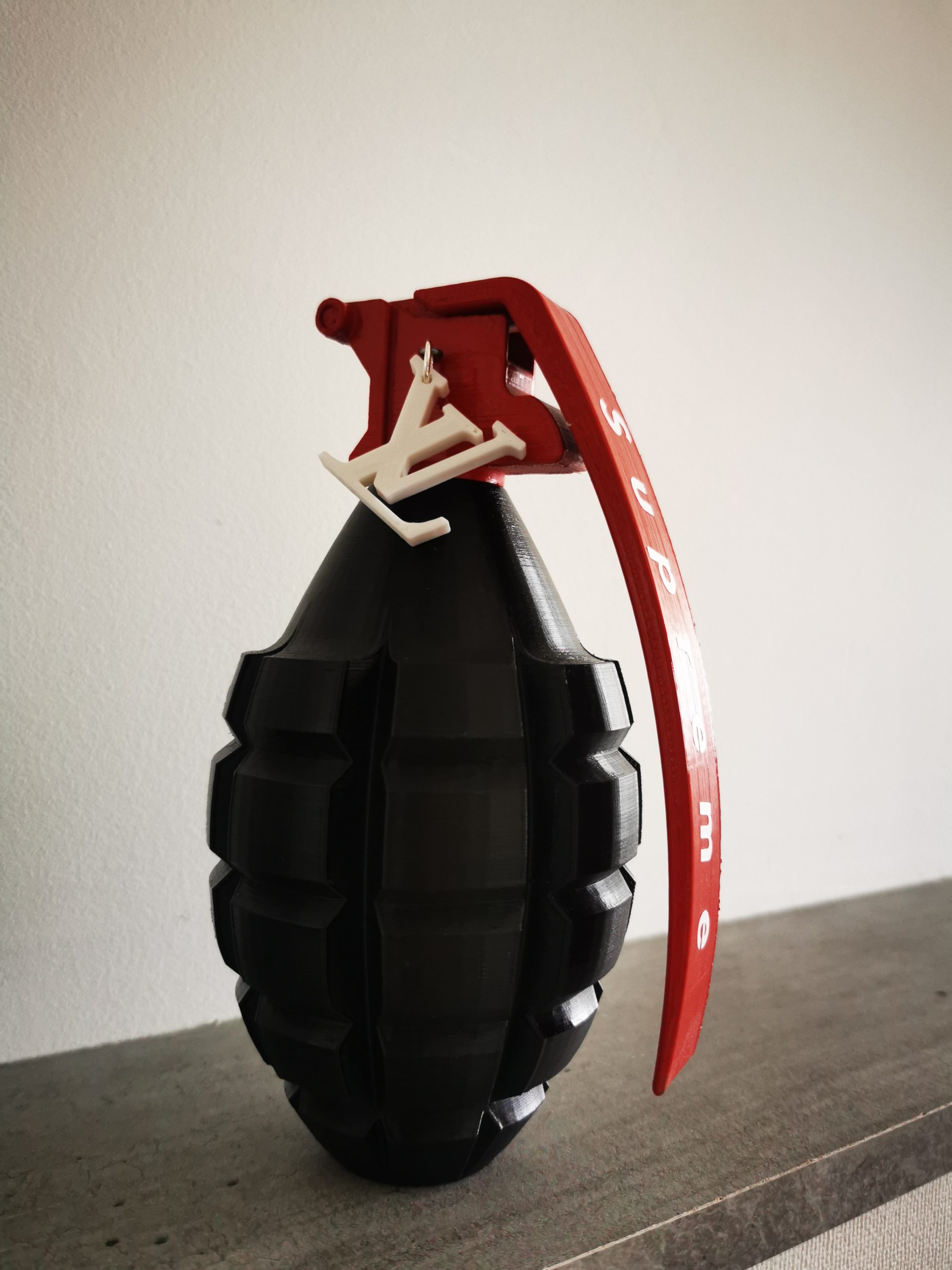 Grenade noire et rouge – Image 8