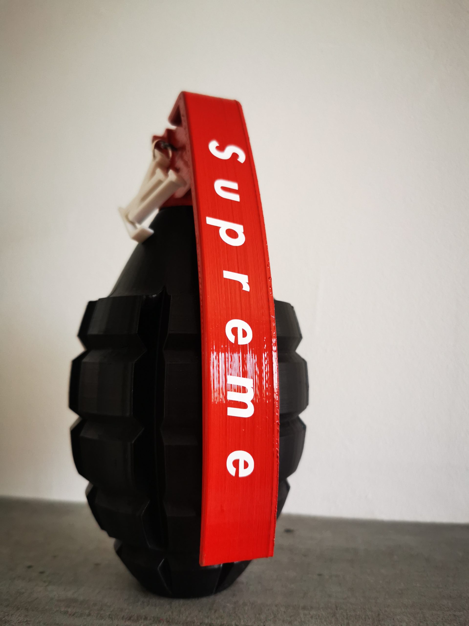 Grenade noire et rouge – Image 4