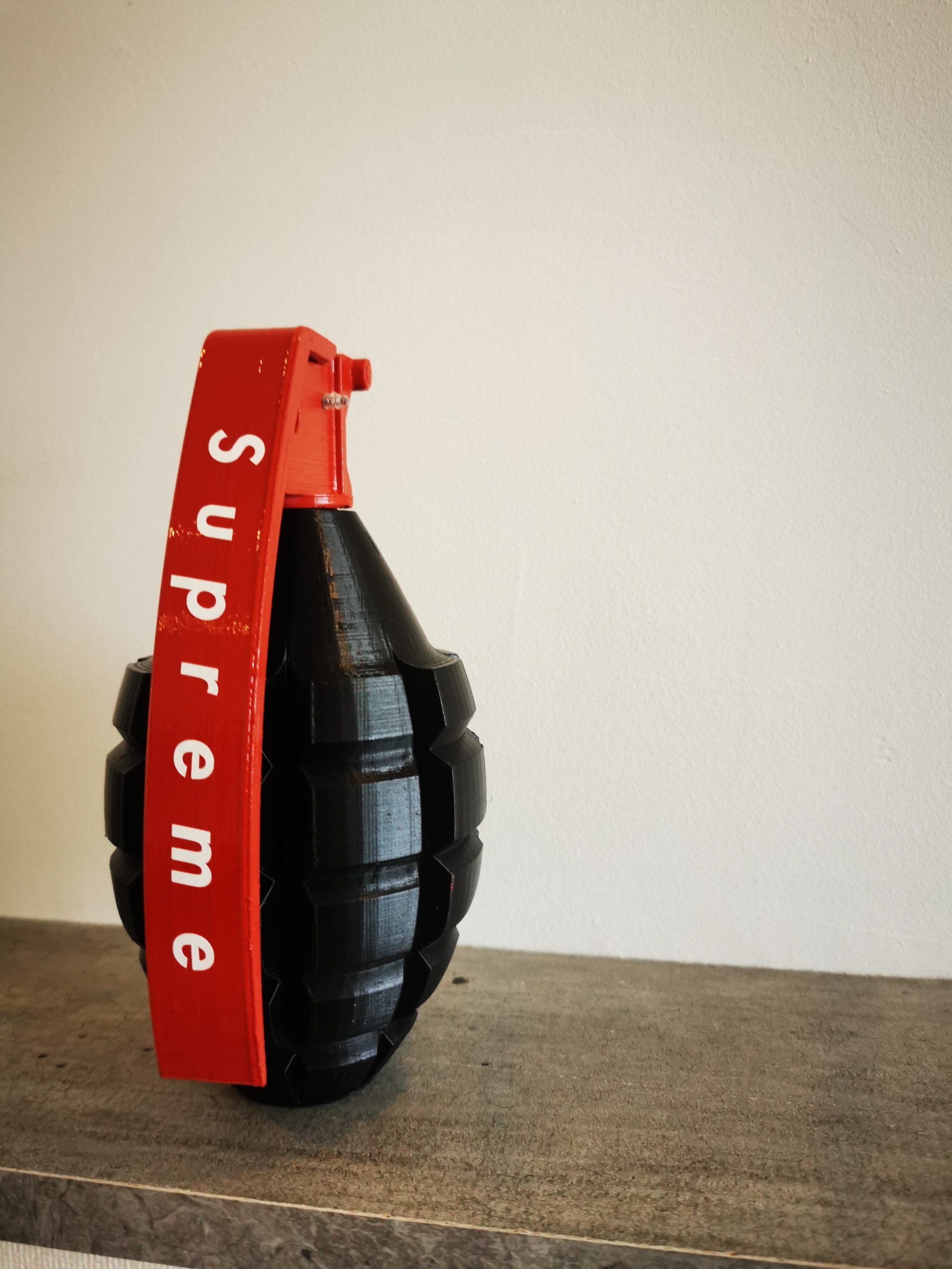 Grenade noire et rouge – Image 6