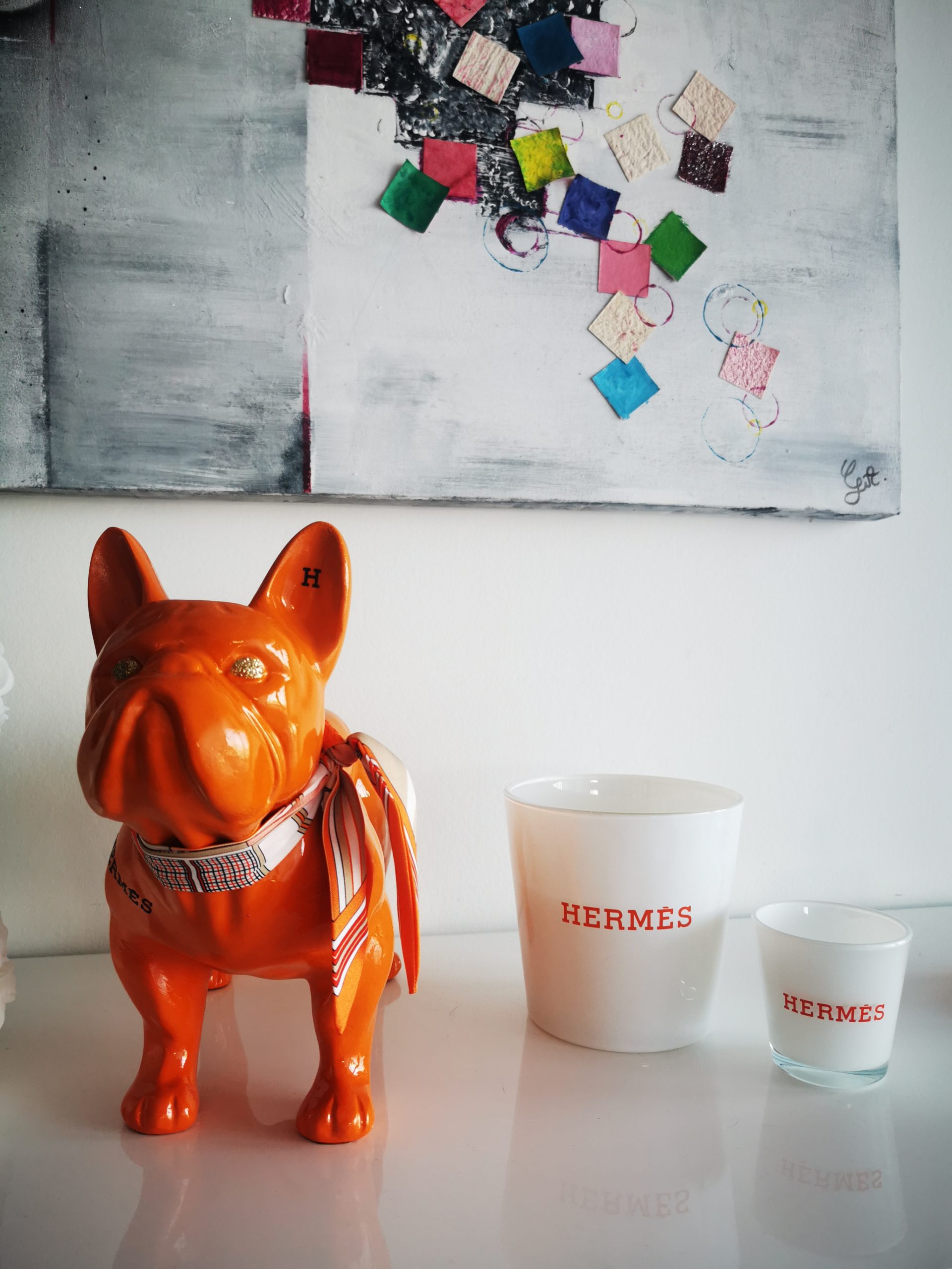 Bulldog céramique orange à collier argenté