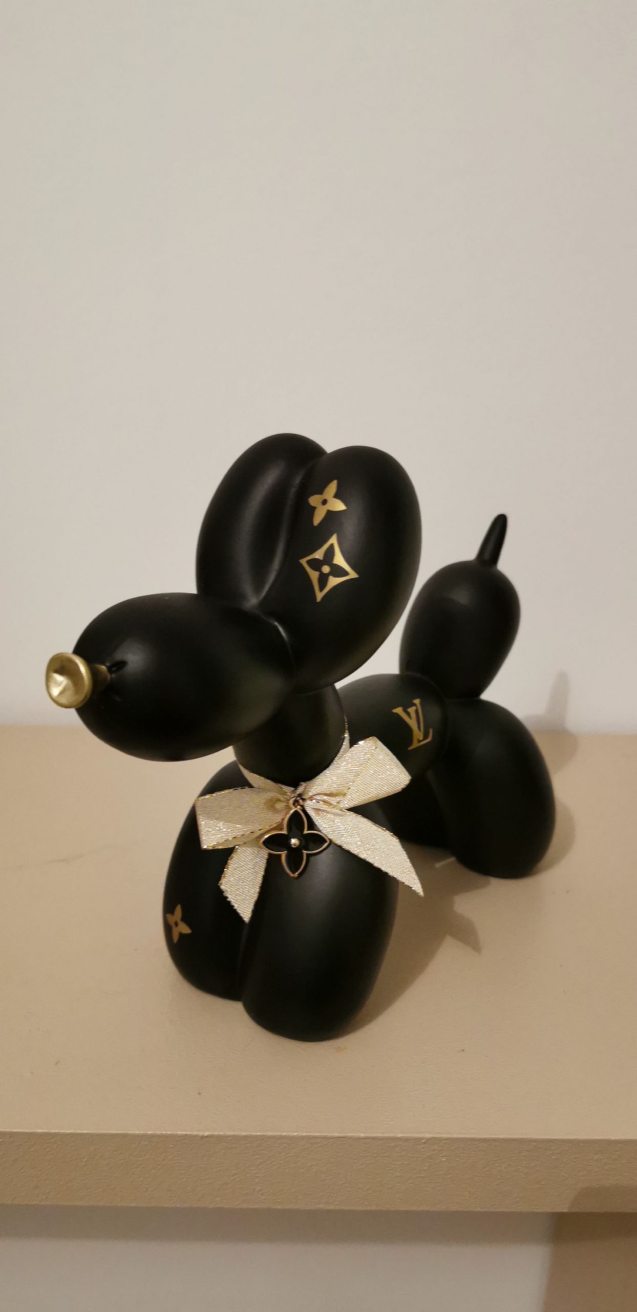 Bubby chien ballon noir et dorée – Image 3